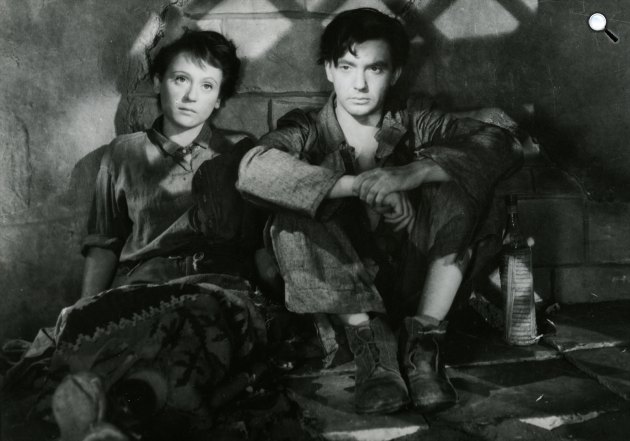 Radványi Géza: Valahol Európában - Gábor Miklós, Bánky Zsuzsa, 1947 (Fotó: Uránia Filmszínház)