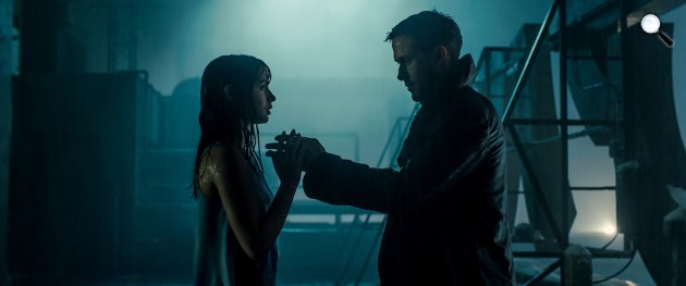 Szárnyas fejvadász 2049 (Blade Runner 2049) - Ryan Gossling, Ana De Armas, 2017 (Fotó: InterCom)