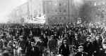 Vörös csütörtök, választójogi tüntetés Budapesten, 1907 október 10. (Fotó: OSZK / Politika a főváros tengelyén)