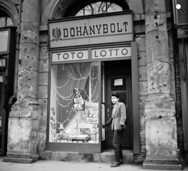 Totó - Lottó, Budapest, Bajcsy-Zsilinszky út 60. (Fotó:  Fortepan / Budapest Főváros Levéltára. Levéltári jelzet: HU.BFL.XV.19.c.10) 