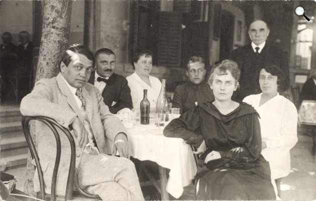 Bölöni György: Az igazi Ady - Ady Endre, Boncza Berta, Ady Lajos, Ady Lajosné Kaizler Anna, 1917 (Fotó: André Kertész / PIM / Cultura.hu)