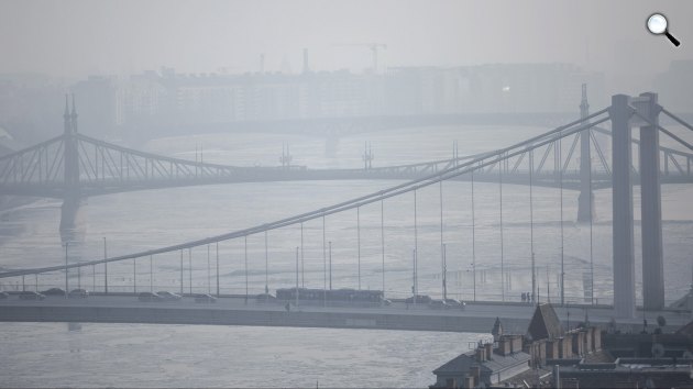 A mai Erzsébet híd és Szabadság (Ferenc József) híd, Budapest (Fotó: Mohai Balaázs)