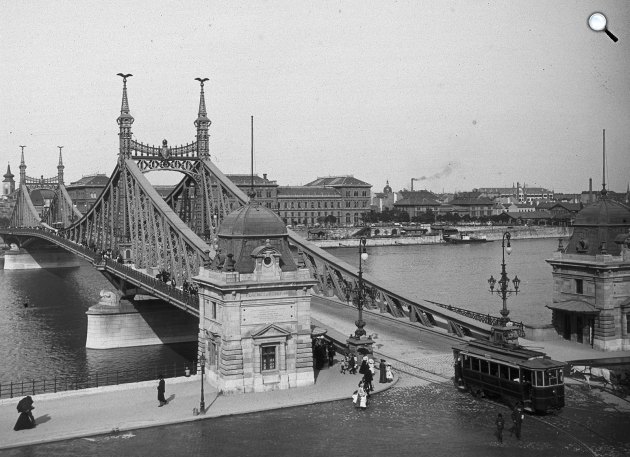 Szent Gellért tér, Szabadság (Ferenc József) híd budai hídfő, 1900 (Fotó: Fortepan)