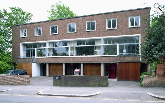 Goldfinger Ernő - Háromlakásos ikerház (Willow Road, Hampstead, 1937-39) (Fotó: Wikimédia)