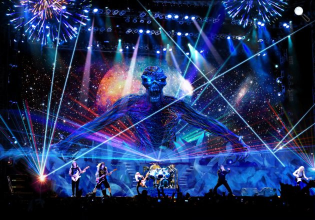 Iron Maiden a színpadon Eddie-vel (Fotó: Iron Maiden / Facebook)