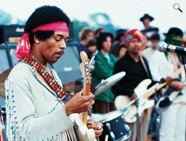 Jimi Hendrix (1942-1970) koncertje, Woodstock fesztivál (Fotó: listal.com)