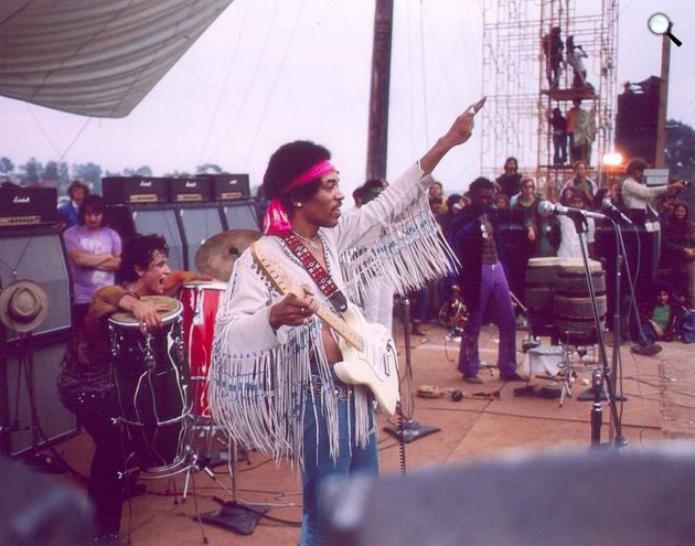 Jimi Hendrix (1942-1970) koncertje, Woodstock fesztivál (Fotó: listal.com)