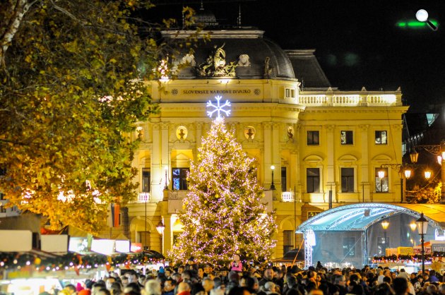Karácsonyi vásár Pozsonyban, Szlovákia, 2016 (Fotó: ujszo.com)