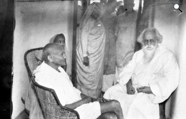 Mahátma Gandhi indiai politikus és Rabindranath Tagore bengáli nyelvű indiai író, költő (Fotó: mkgandhi.org)
