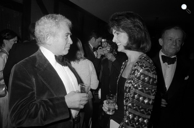 Norman Mailer és Jacqueline Kennedy Onassis beszélget, New York (Fotó: The Norman Mailer Society)
