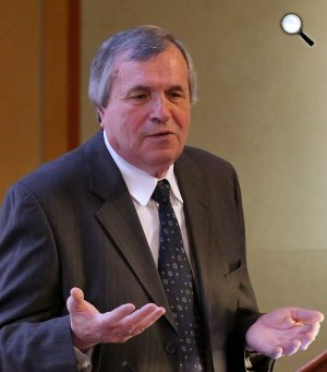 Adamik Tamás klasszika-filológus, nyelvész, irodalomtörténész (Fotó: TINTA Kiadó)