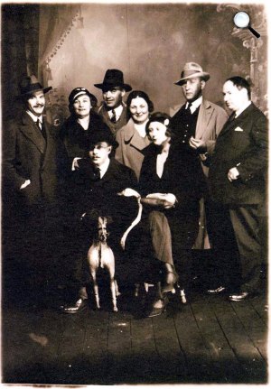 József Attila Szántó Judittal, Nagy Lajossal és feleségével, Szegedi Borissal a vurstliban, 1932. áprils Fotó: europeana.eu/PIM)
