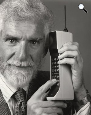 Martin Cooper, a Motorola mérnöke, 1973 (Fotó: listal.com)