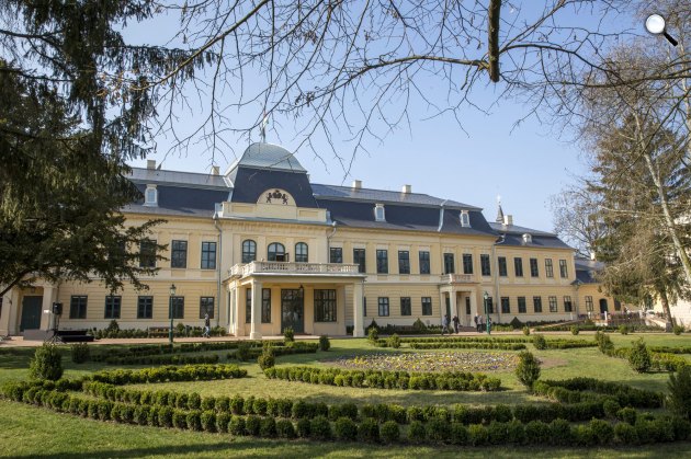 A felújított Almásy-kastély, Gyula (MTI Fotó: Rosta Tibor)