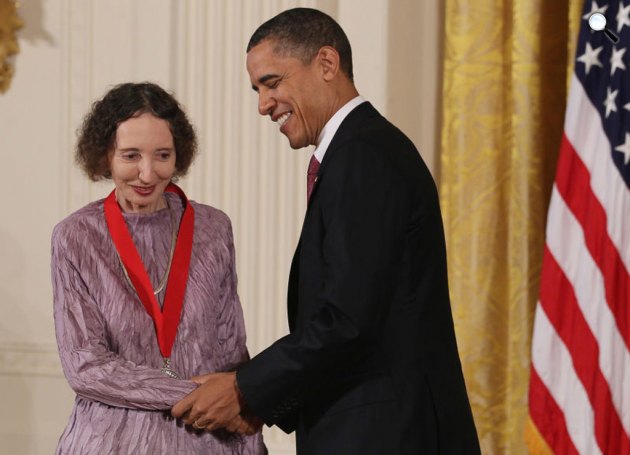 Joyce Carol Oates író, költő és Barack Obama, az USA egykori elnöke (Fotó: Babelio)