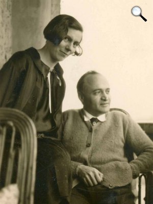 Füst Milán feleségével, Helfer Erzsébettel, 1929. május (Fotó: Kieselbach Galéria)