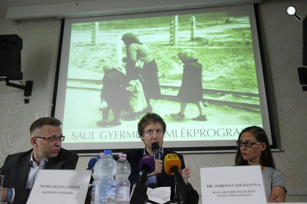  Saul Gyermekei Emlékprogram - Nemes Jeles László filmrendező (k) beszél, mellette Vági Zoltán történész és Toronyi Zsuzsanna, a Magyar Zsidó Múzeum és Levéltár igazgatója, 2018 (MTI Fotó: Kovács Tamás)
