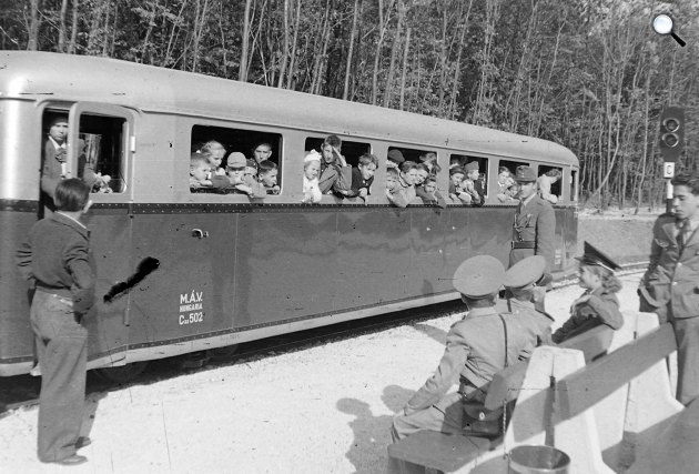 Csillebérc (Úttörőváros), a Gyermekvasút (Úttörővasút) megállója, 1948 (Fotó: Fortepan)