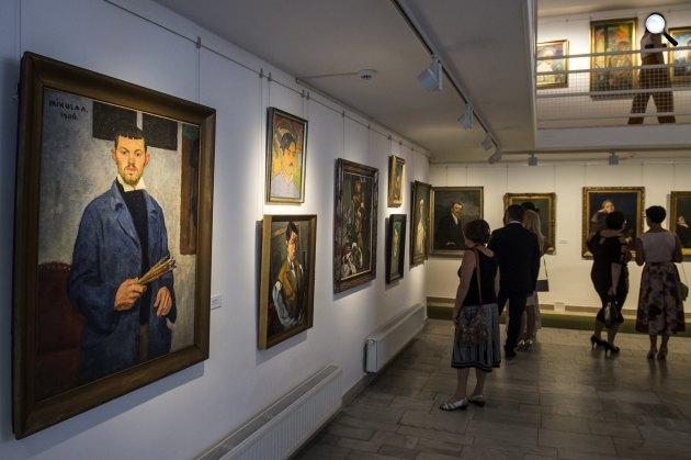 A Kiskunhalasi Őszi Tárlat a Thorma János Múzeumban (MTI Fotó: Ujvári Sándor)
