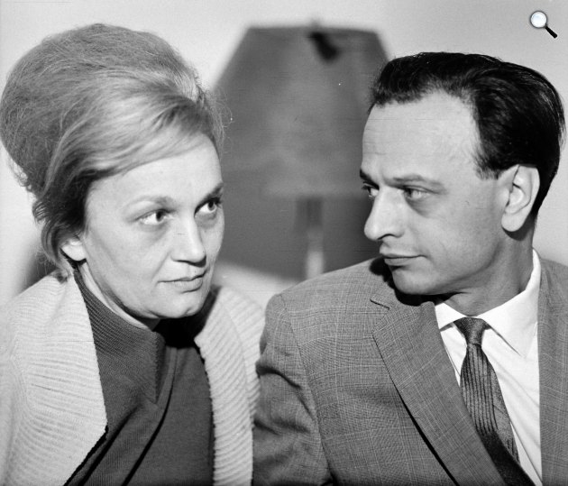 Nemes Nagy Ágnes és Lengyel Balázs írók otthonukban, Budapest, 1963 (Fotó: Fortepan)