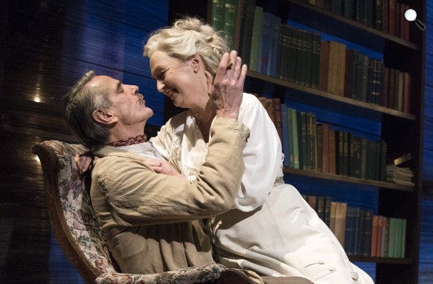 O'Neill: Hosszú út az éjszakába dráma - Jeremy Irons és Lesley Manville, London, 2018 (Fotó: londontheatre.co.uk)