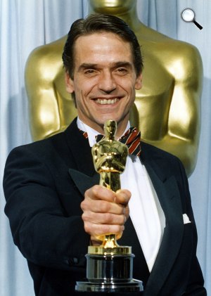Jeremy Irons színművész Oscar-díja, 1991 (Fotó: listal.com)
