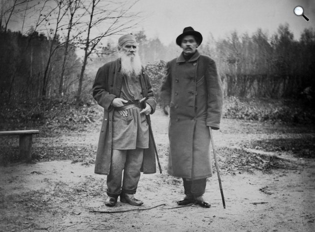 Lev Tolsztoj és Makszim Gorkij, Jasznaja Polnaja, 1900 (Fotó: Wikipédia)