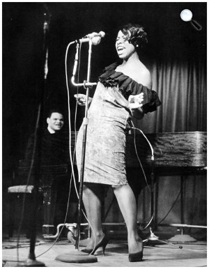 Betty Carter Grammy-díjas amerikai jazz énekesnő és Walter Bishop Jr. a zongoránál (Fotó: listal.comÖ