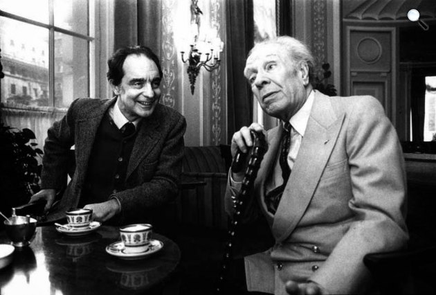 Italo Calvino olasz író, esszéista és Jorge Luis Borges argentin költő, író, esszéista (Fotó: Instagram / @italocalvano)