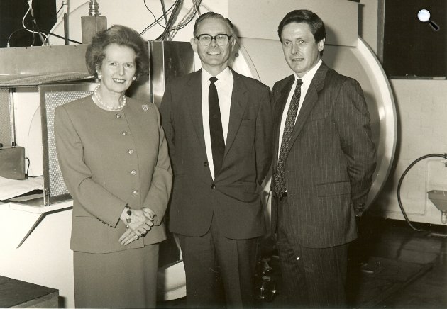 Sir Peter Mansfield az MRI egyik kifejlesztője, Margaret Thatcher és Sir Colin Campbell (Fotó: University of Nottingham Blogs)
