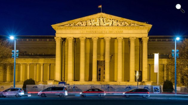 A Szépművészeti Múzeum esti díszkivilágításban a Hősök terén, Budapest (Fotó: MTI/Balogh Zoltán)