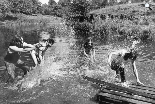 A Black Sabbath tagjai szórakoznak, Monmouthshire, 1977 - Tony Iommi, Ozzy Osbourne, Bill Ward, Geezer Butler (Fotó: iommi.com)