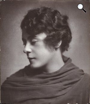 Simonyi Mária (1888-1959) színésznő, Móricz Zsigmond özvegye, 1920-as évek (Fotó: Székely Aladár/europeana.eu/PIM)