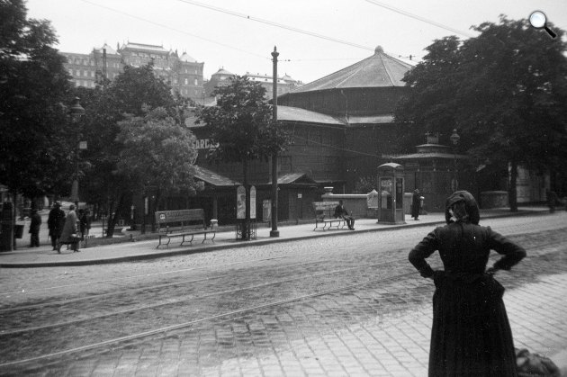 Krisztina körút, Budai Színkör. Háttérben a József főhercegi palota a budai Várban, 1936 (Fotó: Fortepan)