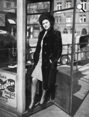 Belgrád (Ferencz József) rakpart, nemzetközi (DDSG) hajóállomás, telefonfülke, Budapest, 1940 (Fotó: Vojnich Pál / Fortepan)