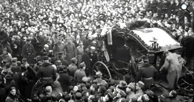 Ady Endre (1877-1919) költő temetése, több ezer gyászoló kísérte végső útjára, 1919. január 29. Budapest (Fotó: Filmarchívum)