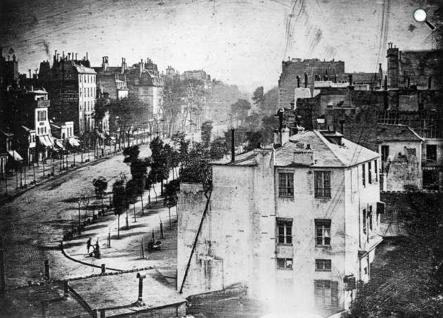 Az első embert ábrázoló fotográfia - Louis Daguerre: Boulevard du Temple, dagerrotípia, 1838 (Fotó: Louis Daguerre/Wikimédia)