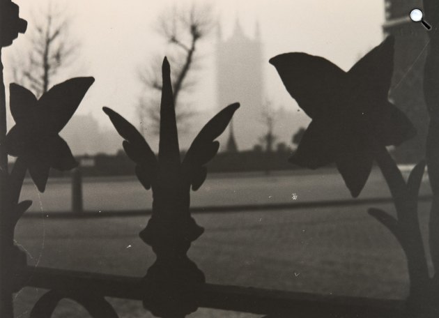 London a folyó mentén, ismeretlen dátum. (Fotó: Lucia Moholy/Courtesy Musée de l’Elysée, Lausanne, © ADAGP, Paris)
