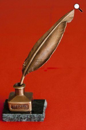 Az Artisjus Irodalmi Nagydíj bronzszobra (Fotó: Artisjus)