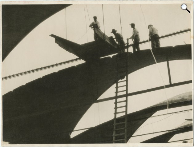 Moholy-Nagy László: Építkezés, 1925 k., zselatinos ezüst, MFM (Fotó: Moholy-Nagy László/Mai Manó Ház)
