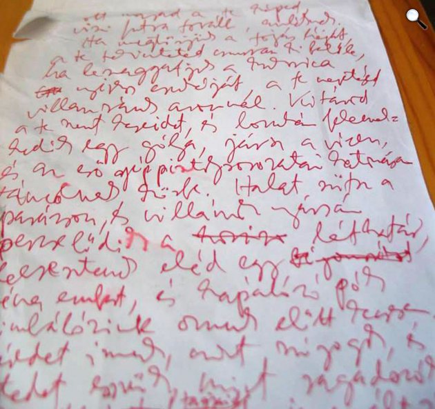 Kézirat - Lackfi jános: Virágbaöltözés zsoltára (Fotó: Facebook/@lackfi)