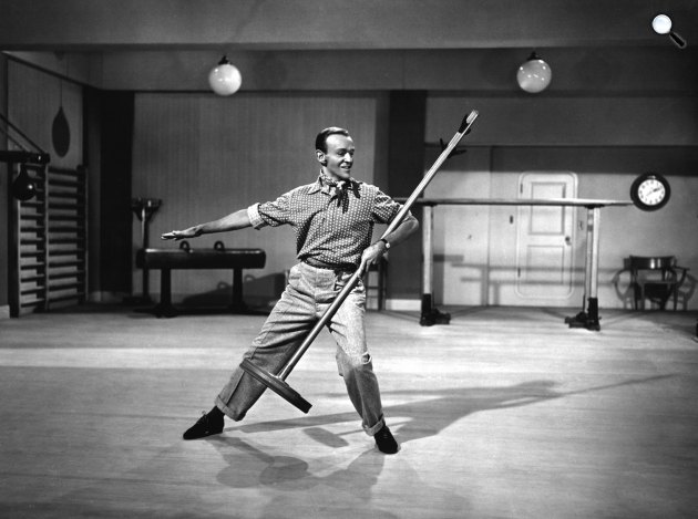 Királyi házasság - Fred Astaire egy ruhafogassal táncol, 1951 (Fotó: listal.com)