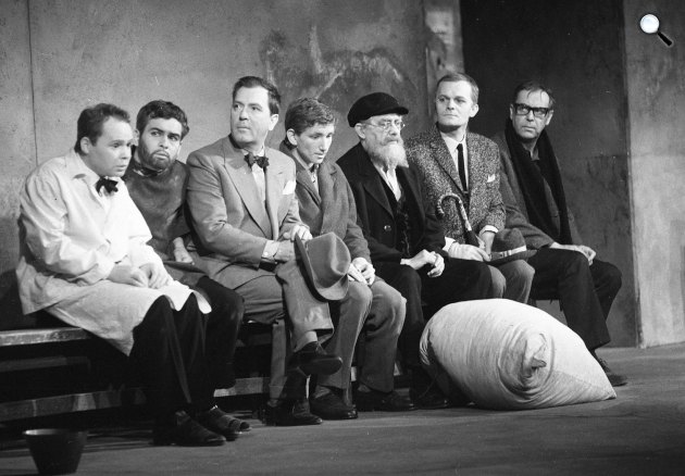 Arthur Miller: Közjáték Vichyben - Harkányi Endre, Latinovits Zoltán, Benkő Gyula, Kern András, Pethes Sándor, Darvas Iván, Várkonyi Zoltán, Vígszínház, 1965 (Fotó: Fortepan/Kornyek Antal)