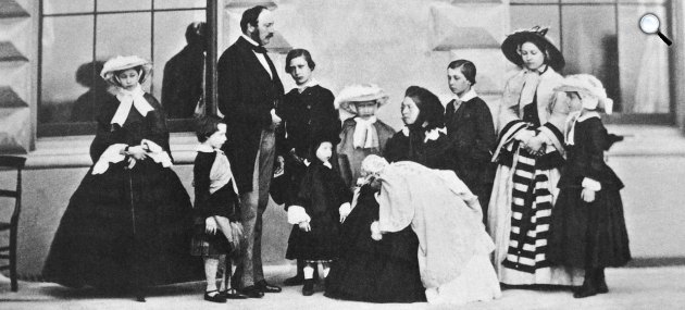 Albert herceg, Viktória királynő és kilenc gyermekük, 1857 (Fotó: Royal Collection)