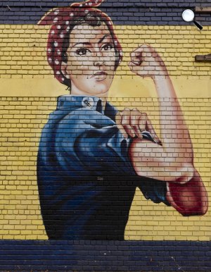 Munkavállalás, dolgozó nő szimbóluma, falfestés (Fotó: Pixabay)