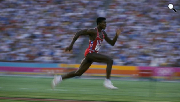Carl Lewis négy aranyérmet (100 és 200 m-es síkfutás, távolugrás és 4x100 m-es váltó) szerzett az 1984. évi nyári olimpiai játékokon Los Angelesben, 1984 (Fotó: @olympics / Facebook)