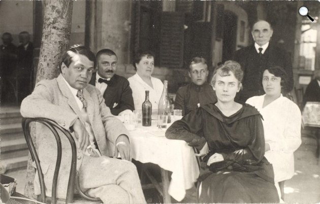 Bölöni György: Az igazi Ady - Ady Endre, Boncza Berta, Ady Lajos, Ady Lajosné Kaizler Anna, 1917 (Fotó: André Kertész / PIM / Cultura.hu)