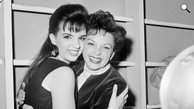 Liza Minnelli Oscar-díjas színésznő és édesanyja, Judy Garland Oscar-díjas színésznő (Fotó: listal.com)