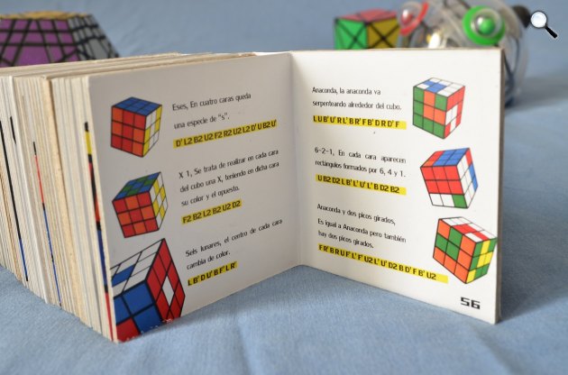 Rubik-kocka algoritmusa egy könyvben (Fotó: Pixabay)