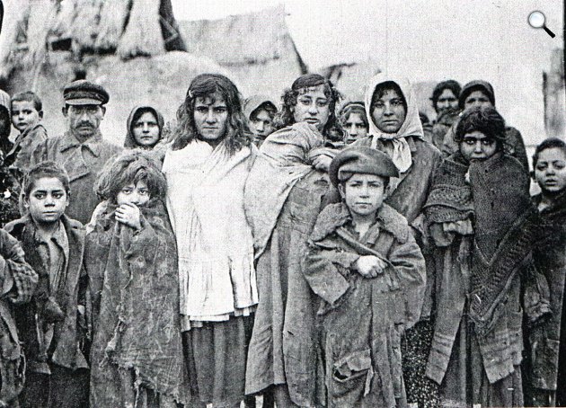 Porajmos  - Roma gyerekek a táborban, a roma holokauszt áldozatai (Fotó: Wikimédia)